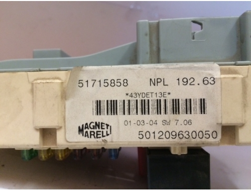 Boîtier à fusibles Fiat Stilo MAGNETI MARELLI:51715858