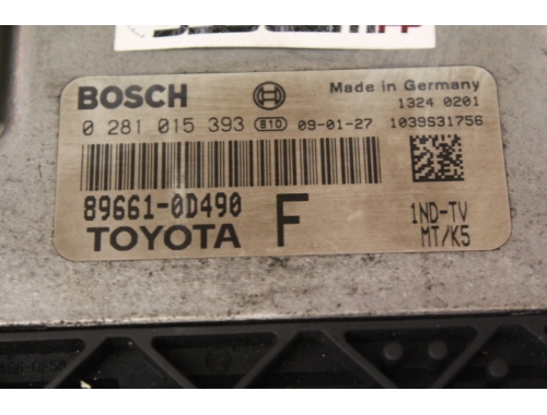 Calculateur moteur Toyota Yaris BOSCH: 0281015393 89661-0D490