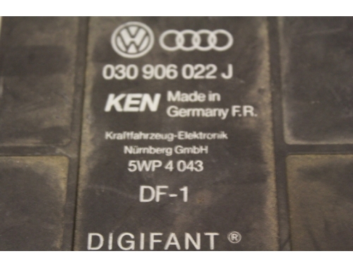 Motorsteuergerät Volkswagen Polo BOSCH: 030906022J
