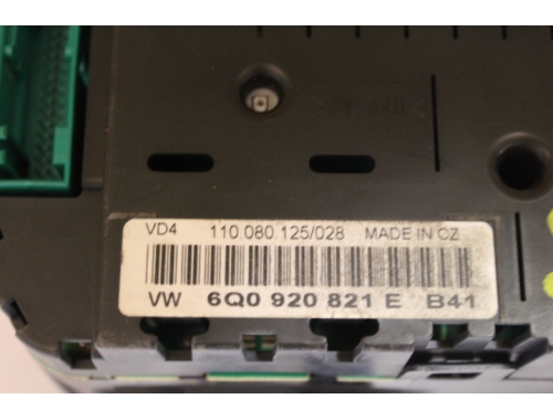 Combiné d'instruments Volkswagen Polo - 6Q0920821E B41 - Transfert des codes Réparation diverses 6Q0920821E