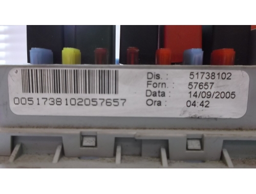 Caja de fusibles Fiat Croma 51738102