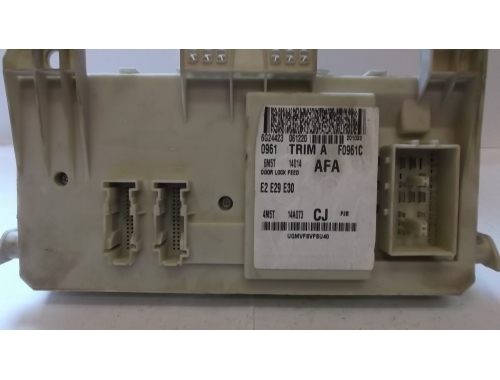 Caja de fusibles Ford Focus A-00