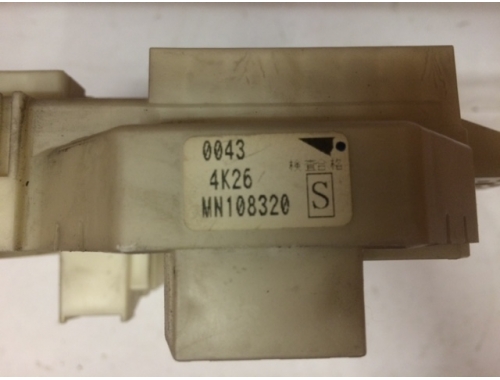 Boîtier à fusibles Mitsubishi Colt MN108320