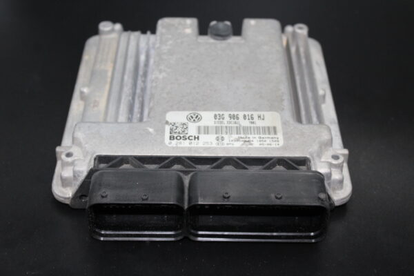 Centralita de motor Volkswagen Golf 2,0 TDI BOSCH 0281012253 EDC16U1