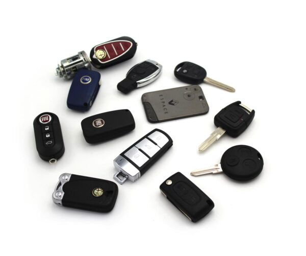 Riparazione e duplicazioni chiavi e radiocomandi per auto-moto-furgoni-camper-autocarri di tutte le marche